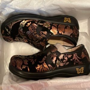 Algeria Mules - like new